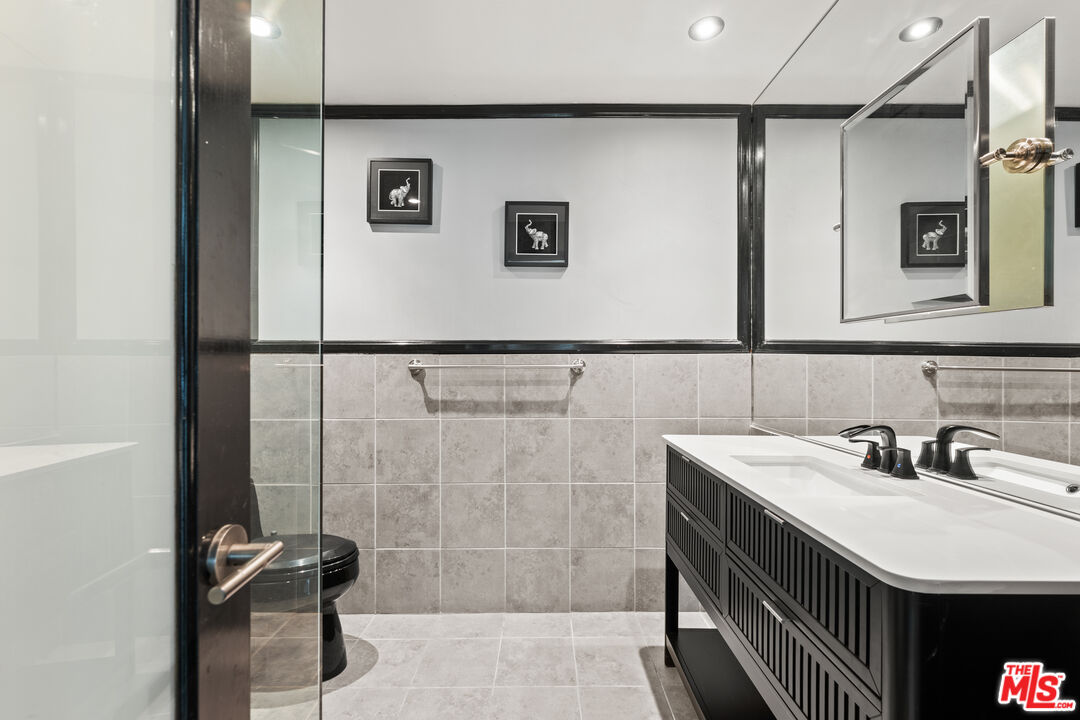 1121 N Olive Dr Unit: 209