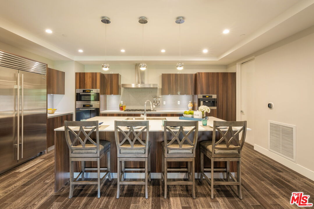 460 N Palm Dr Unit: 403