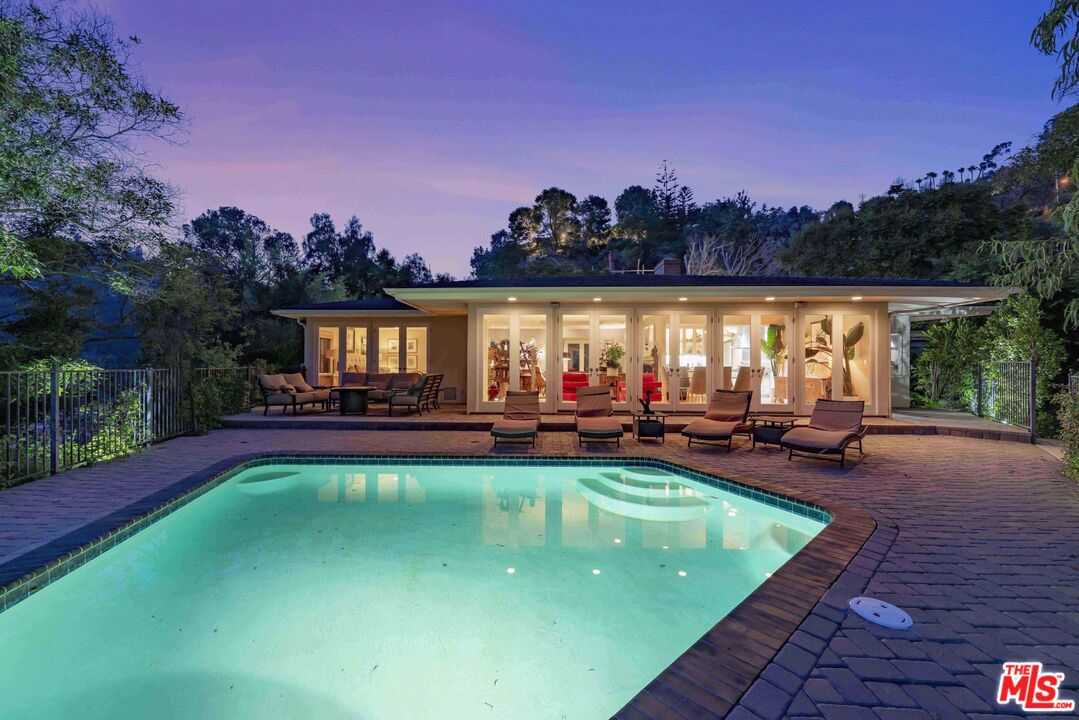 1457 Claridge Dr