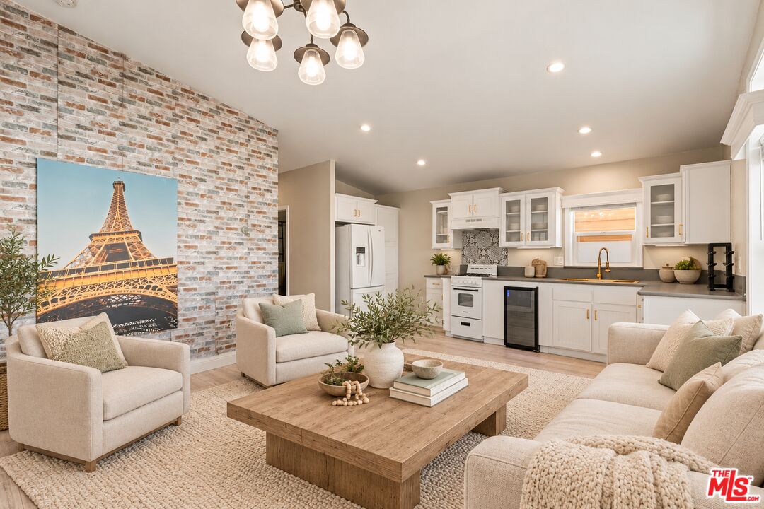 8250 Lankershim Blvd Unit: 112