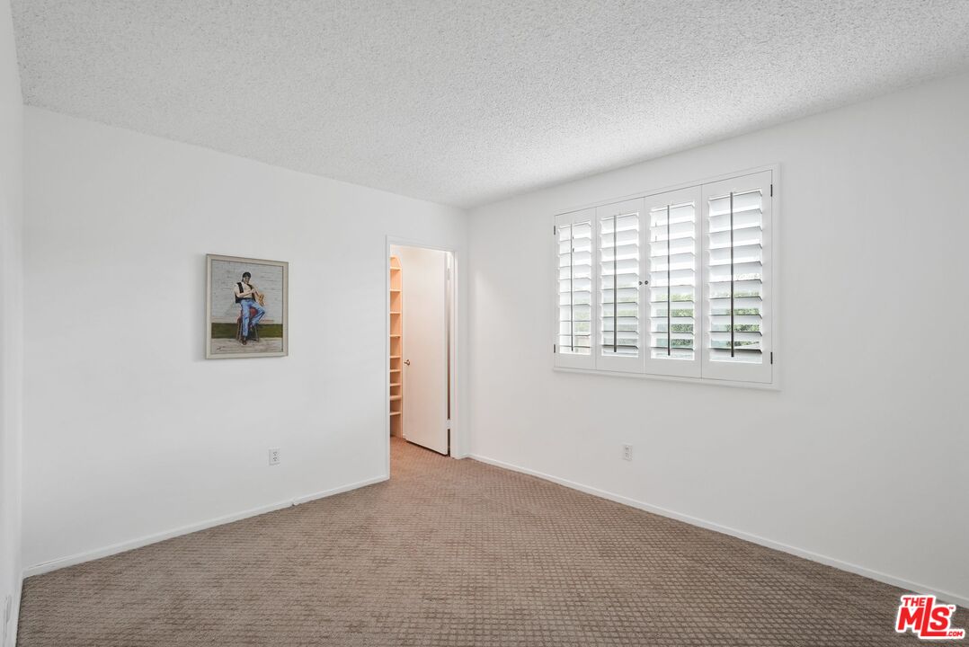 18800 Edleen Dr