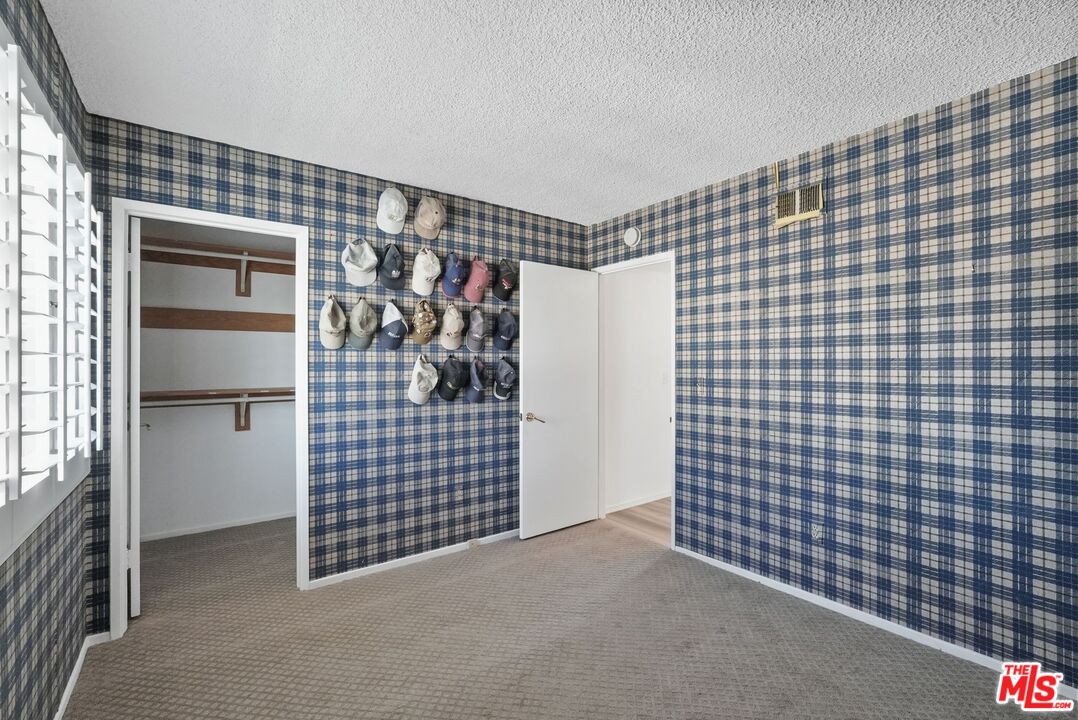 18800 Edleen Dr