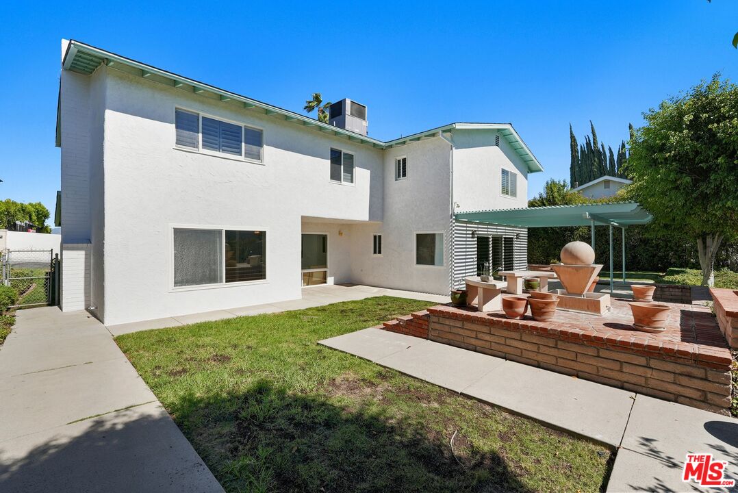 18800 Edleen Dr