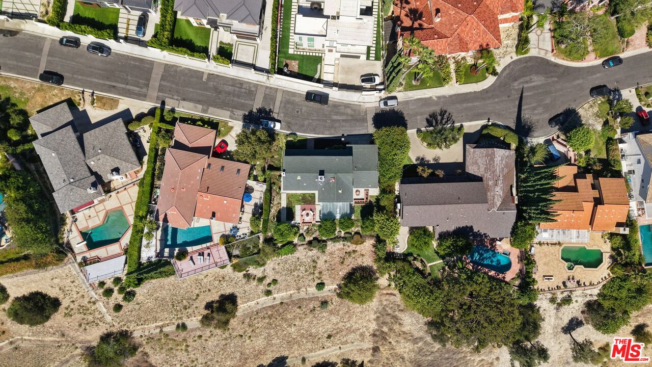 18800 Edleen Dr