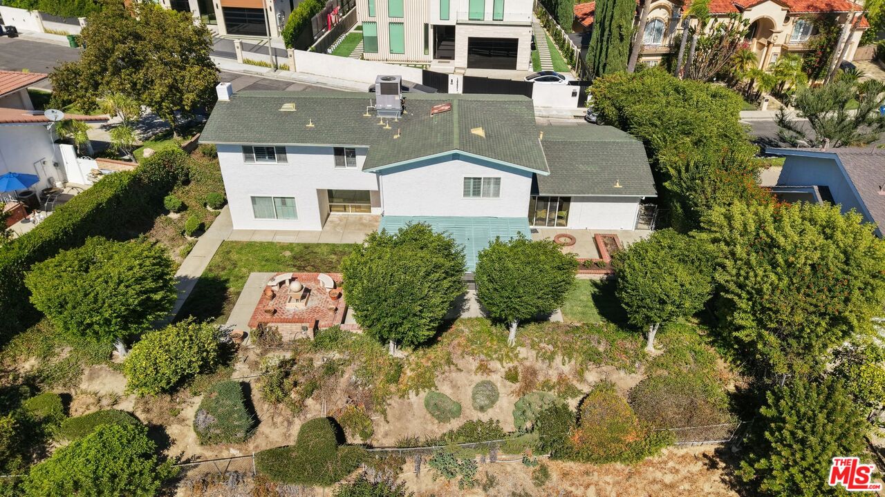 18800 Edleen Dr