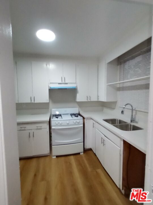 1540 N Laurel Ave Unit: 2