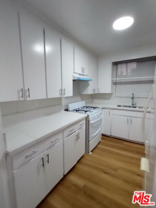 1540 N Laurel Ave Unit: 2
