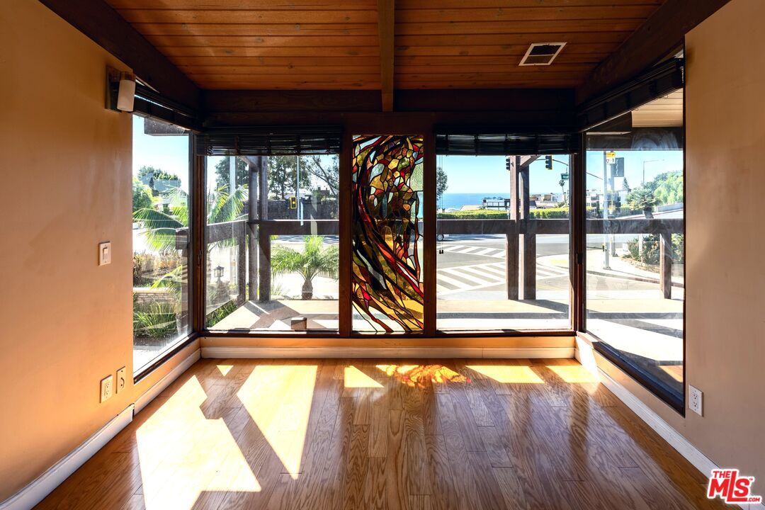 2856 S Coast Hwy