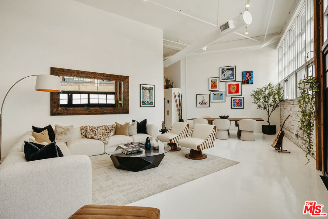 500 Molino St Unit: 101
