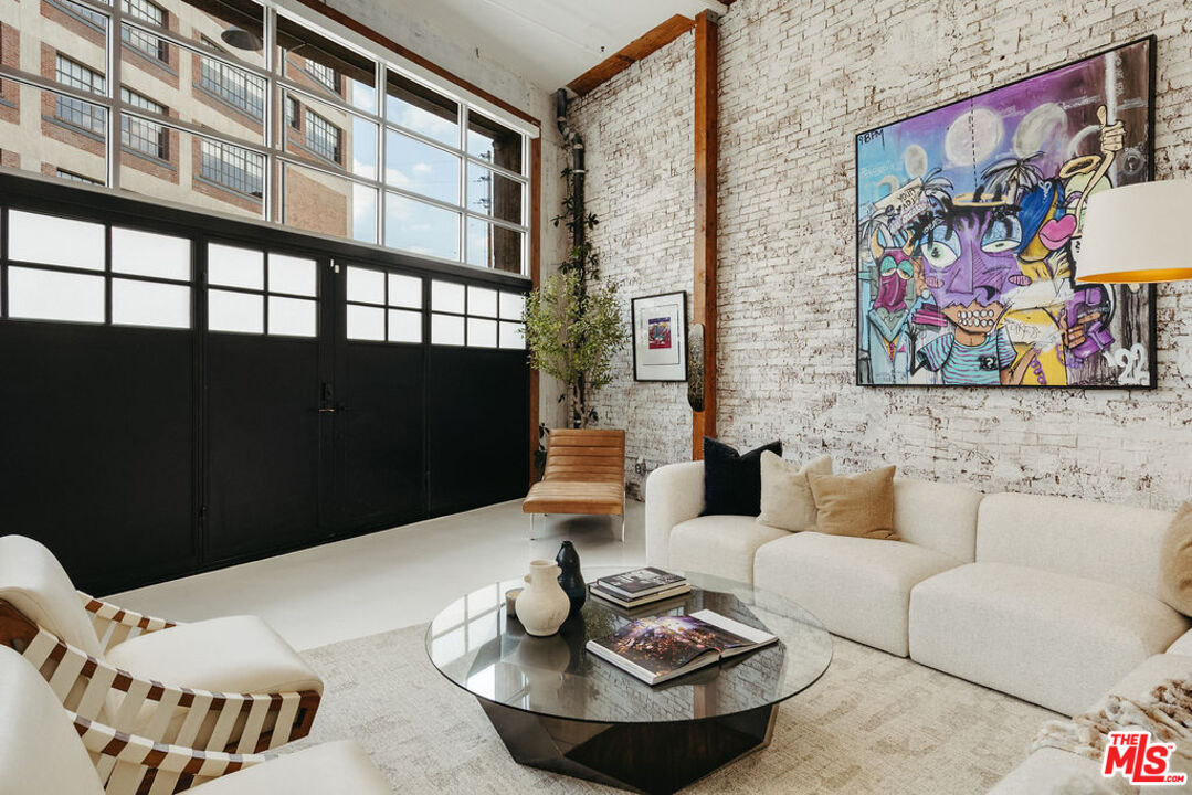 500 Molino St Unit: 101