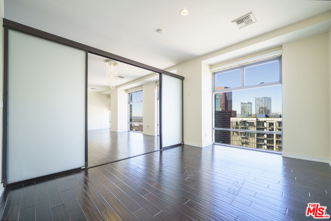 801 S Grand Ave Unit: 1902