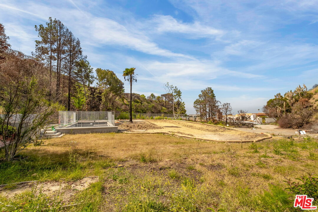 1228 Las Lomas Pl