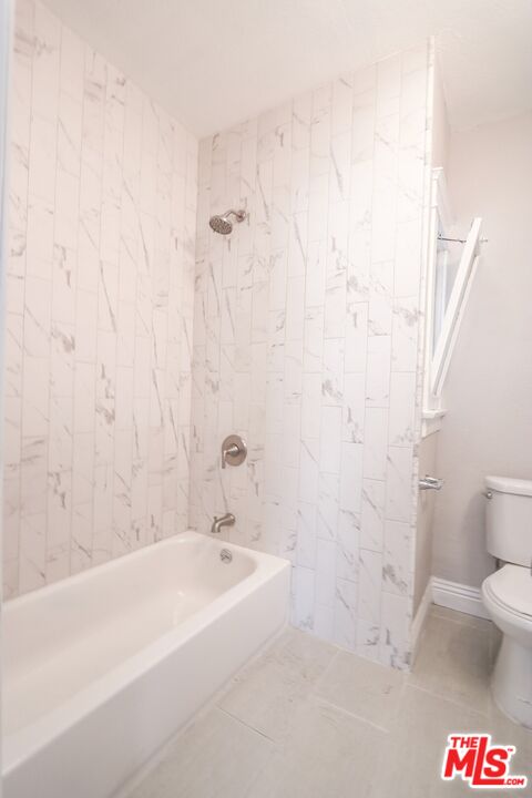 328 W 8th St