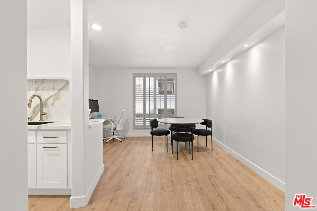 621 California Ave Unit: 2