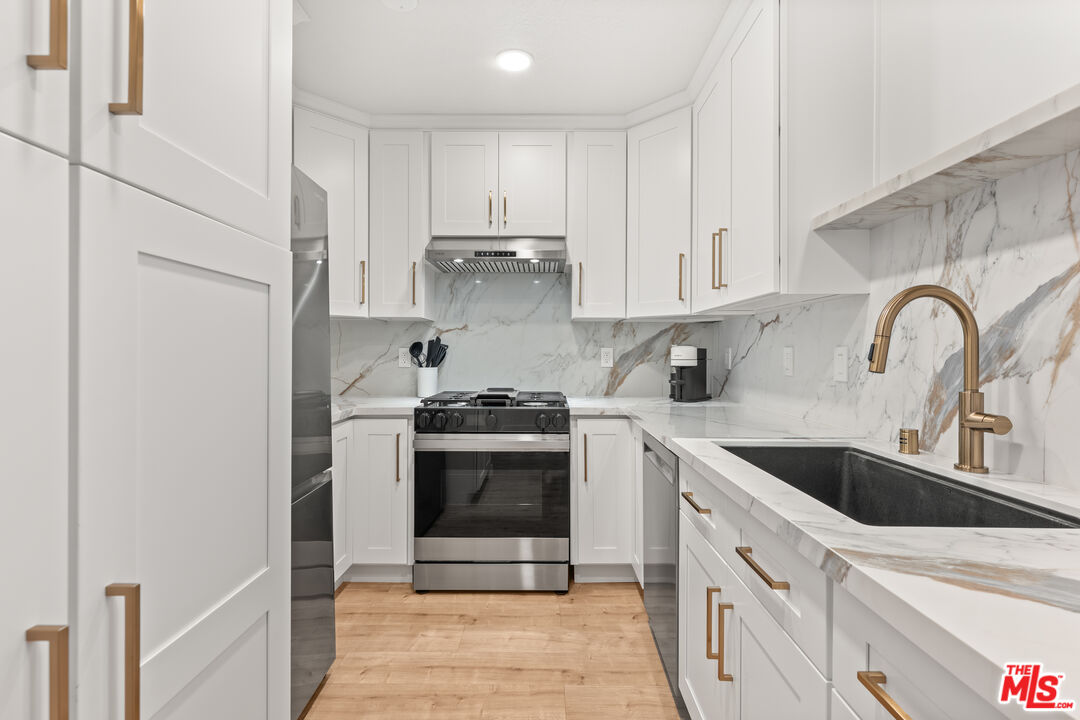 621 California Ave Unit: 2