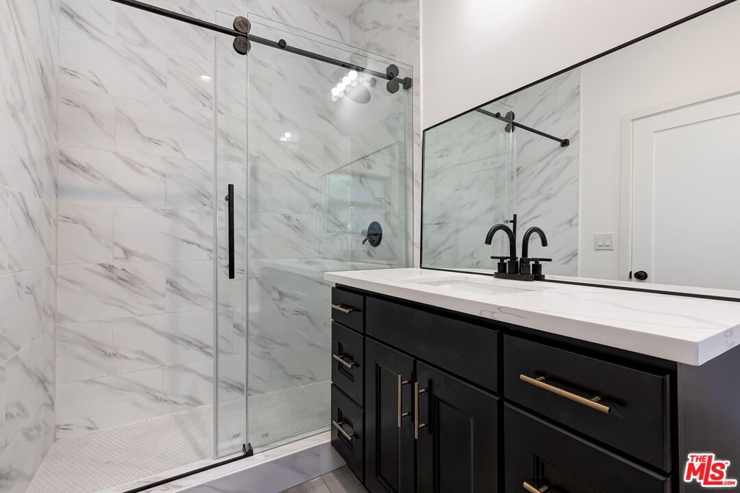 1054 Maine Ave Unit: 2