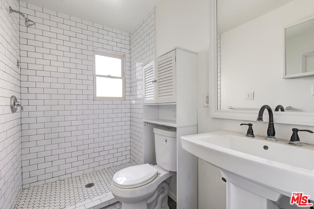 1054 Maine Ave Unit: 3