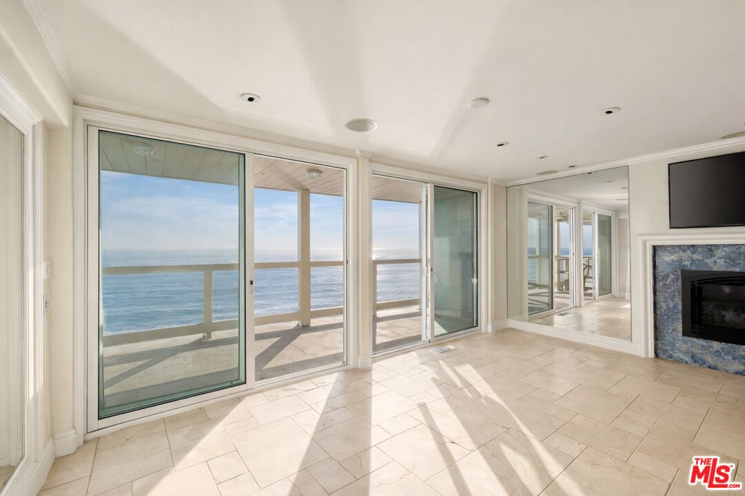 25234 Malibu Rd Unit: 2