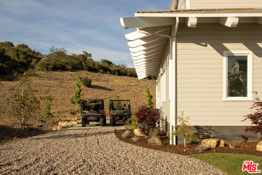 1697 W Potrero Rd