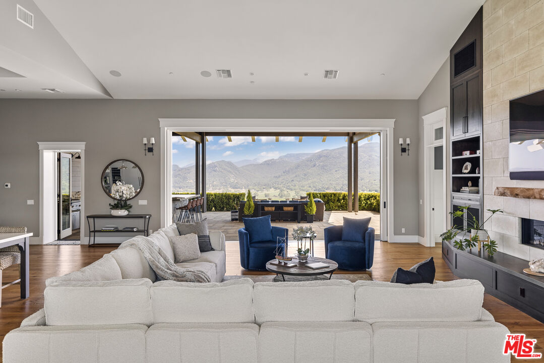 1697 W Potrero Rd