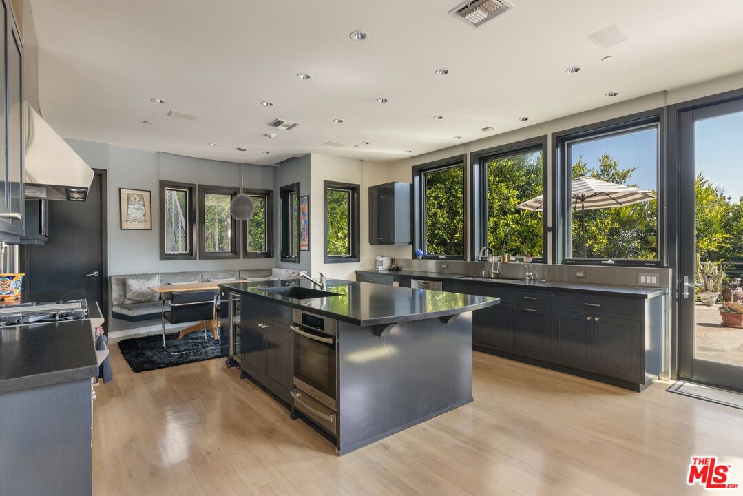 1573 Sunset Plaza Dr