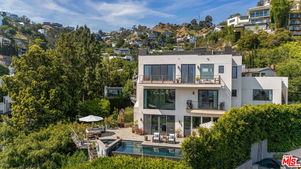 1573 Sunset Plaza Dr
