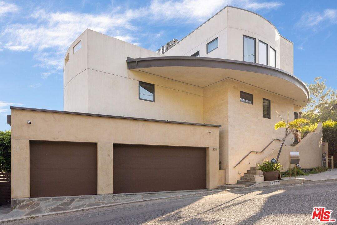 1573 Sunset Plaza Dr