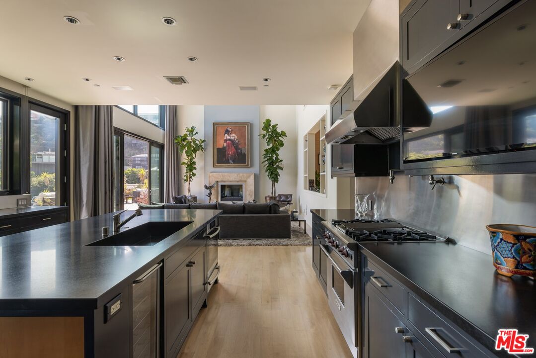 1573 Sunset Plaza Dr