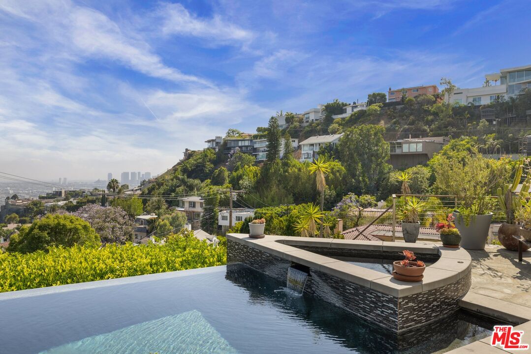 1573 Sunset Plaza Dr
