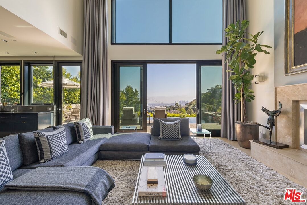 1573 Sunset Plaza Dr