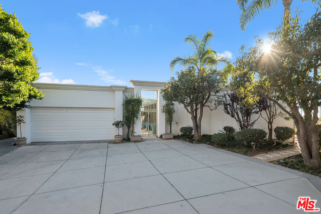 1515 Blue Jay Way