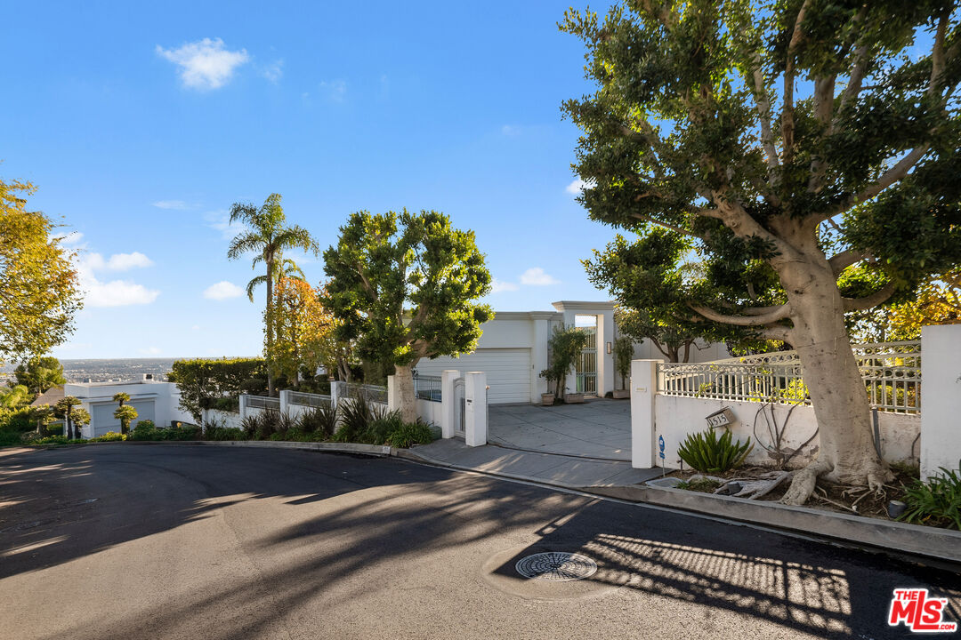 1515 Blue Jay Way