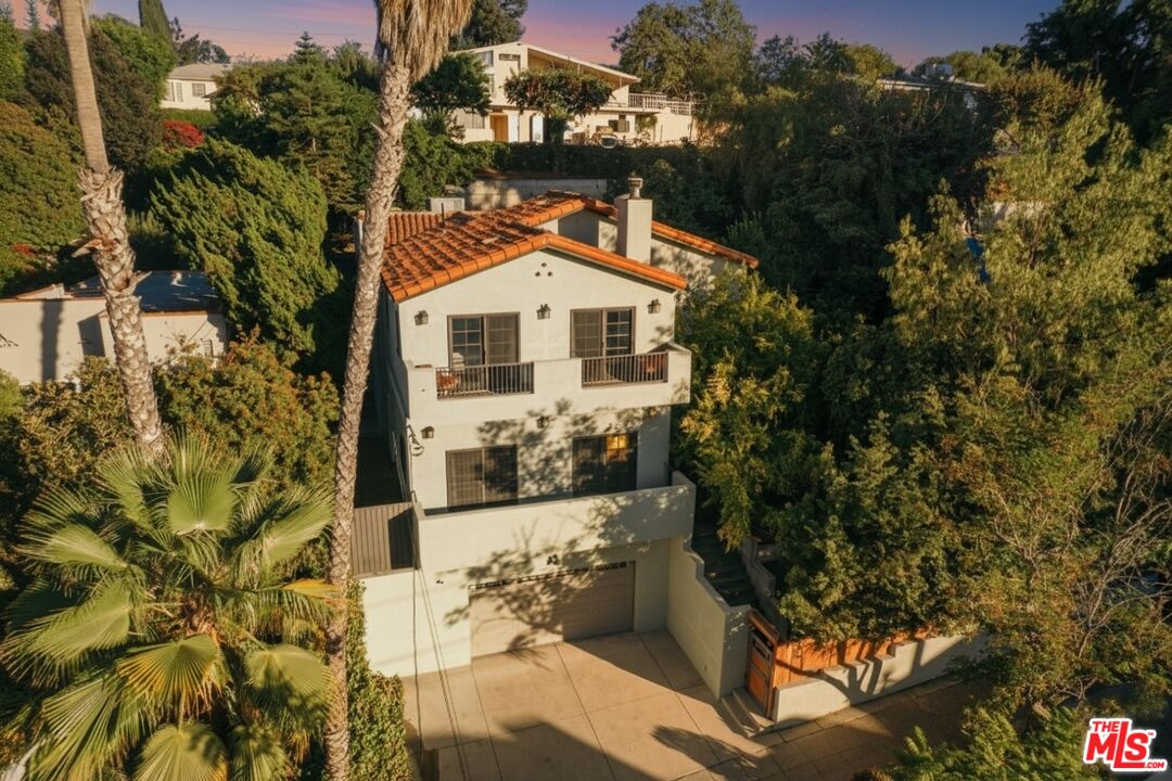 816 Hyperion Ave