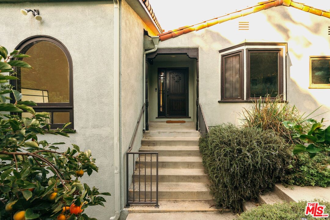 816 Hyperion Ave