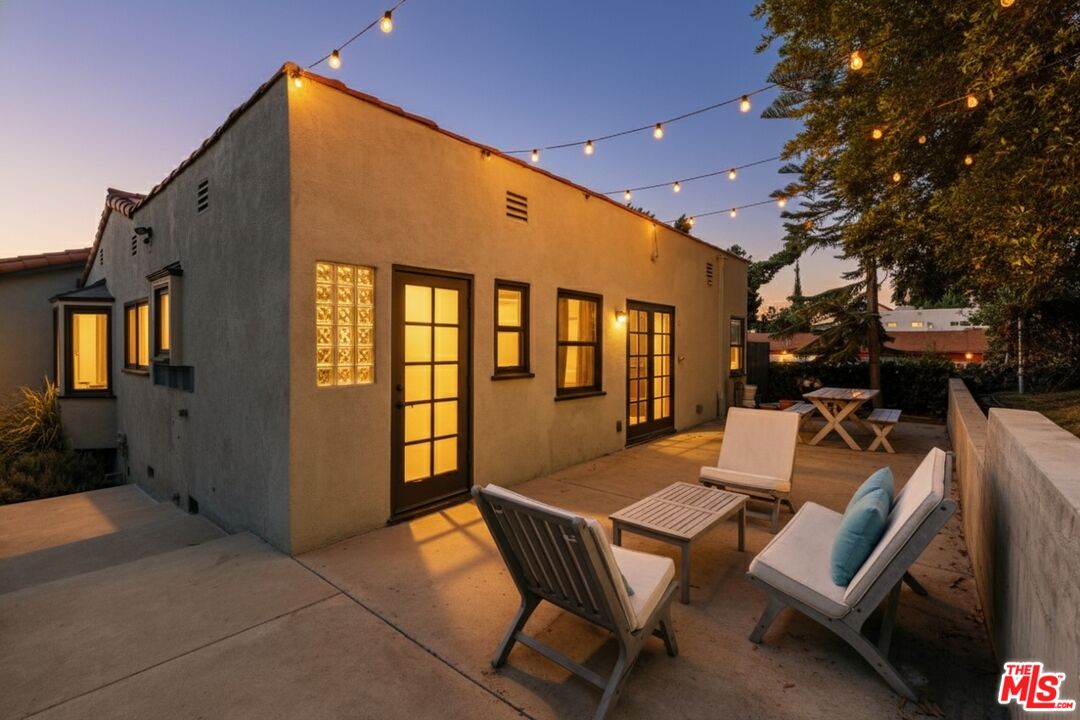 816 Hyperion Ave