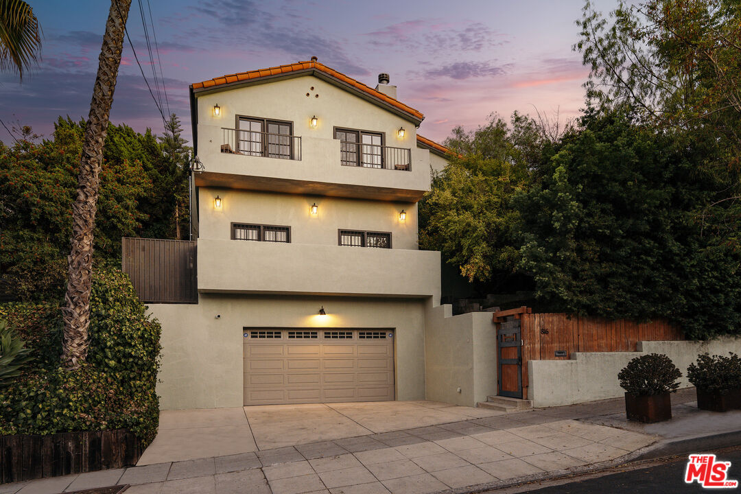816 Hyperion Ave