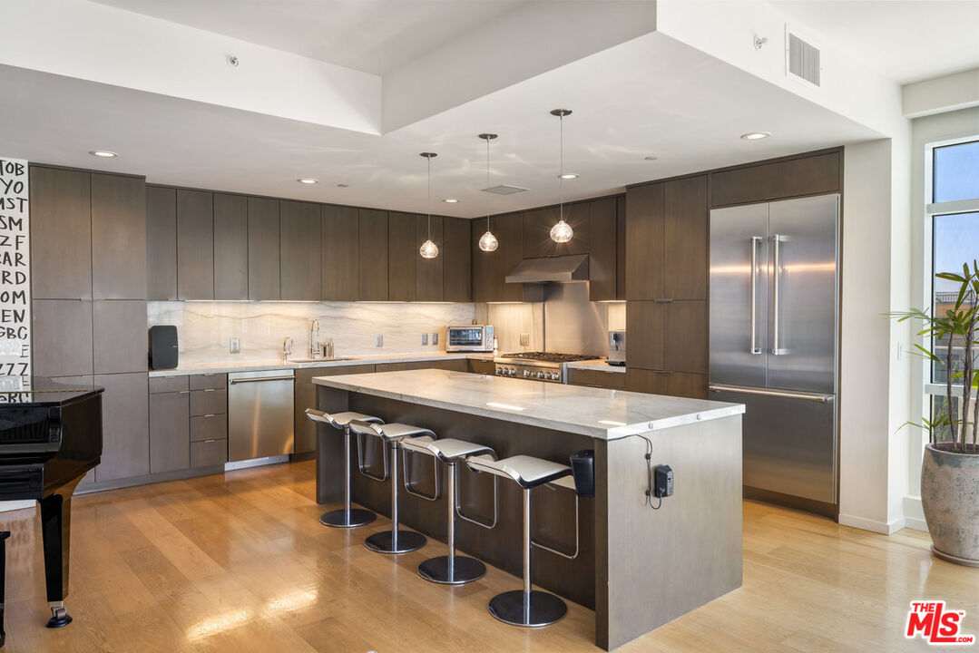 1705 Ocean Ave Unit: 501