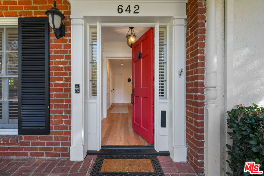 642 Warner Ave