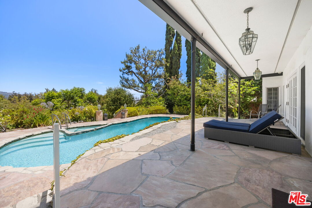 850 Birchwood Dr