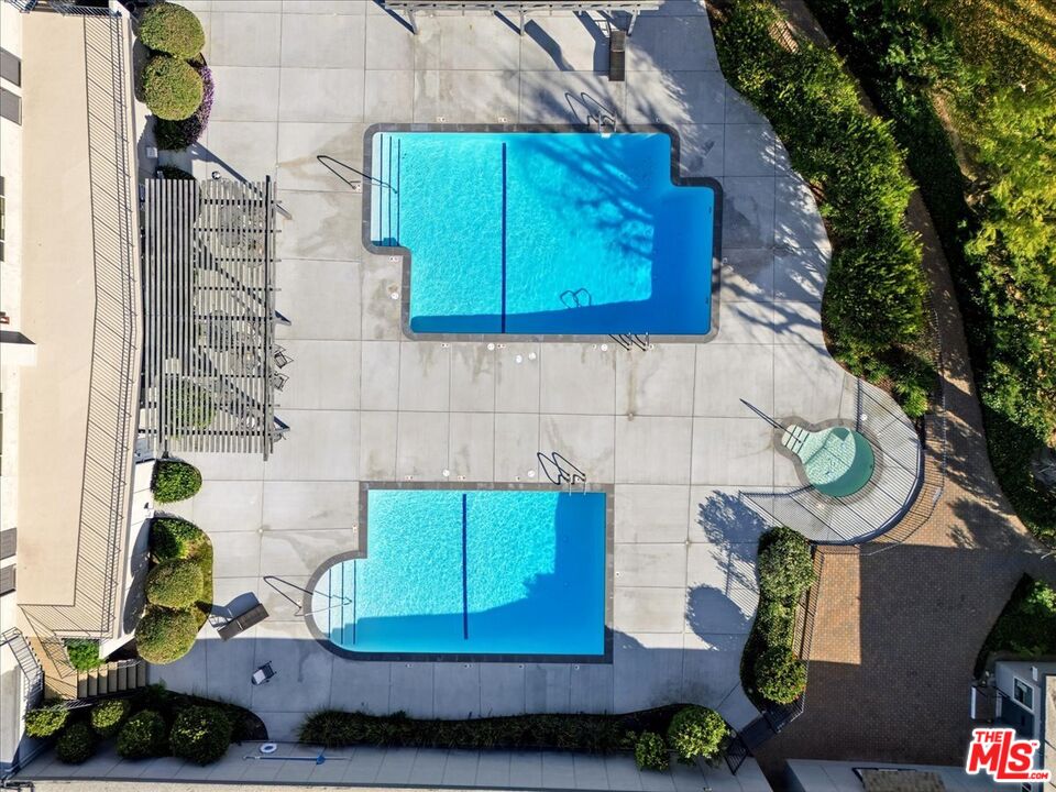 22030 Calvert St Unit: 6