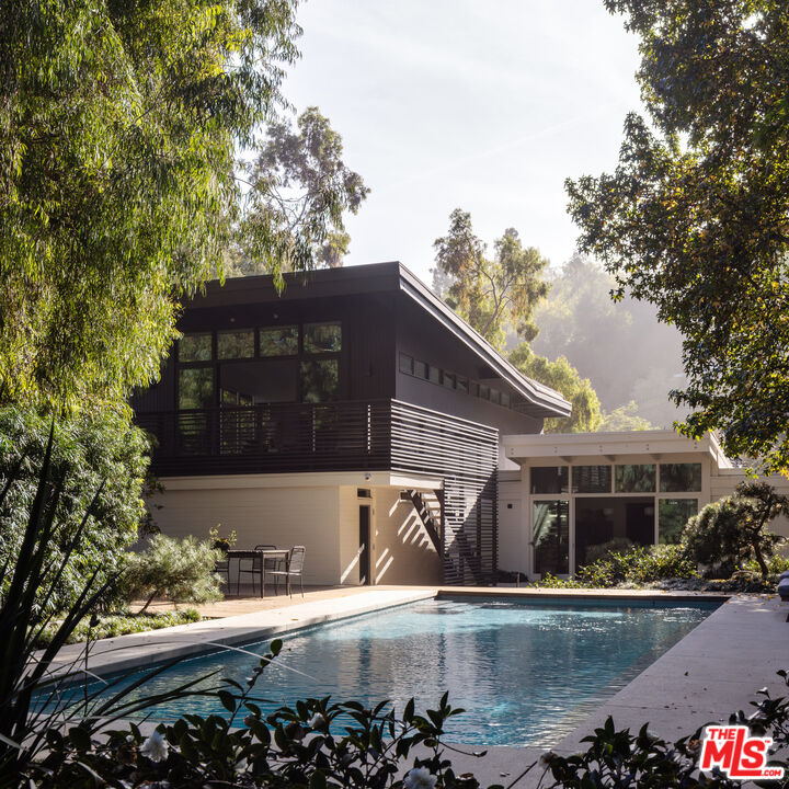 2179 Mandeville Canyon Rd