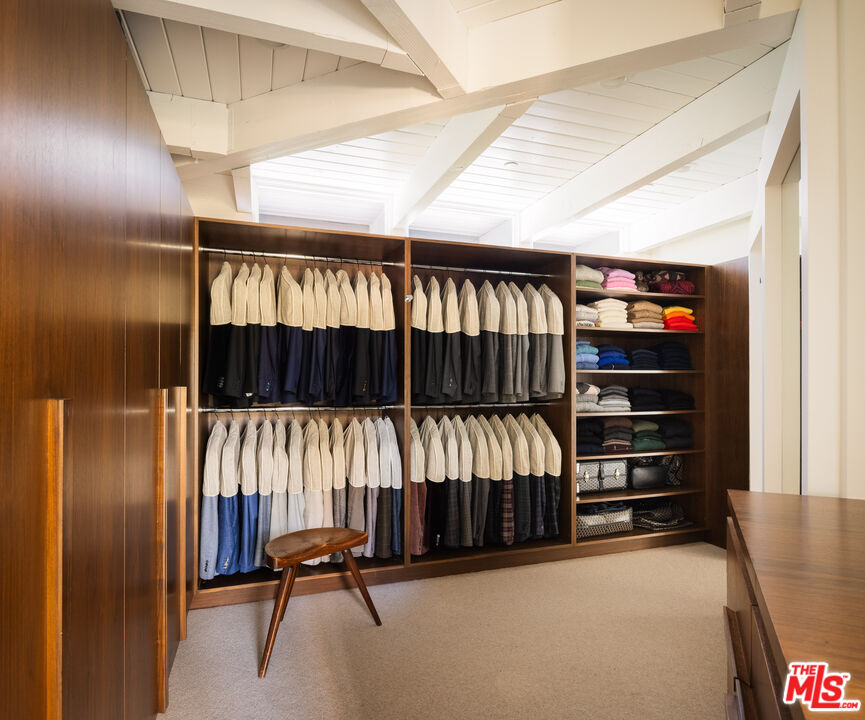 2179 Mandeville Canyon Rd