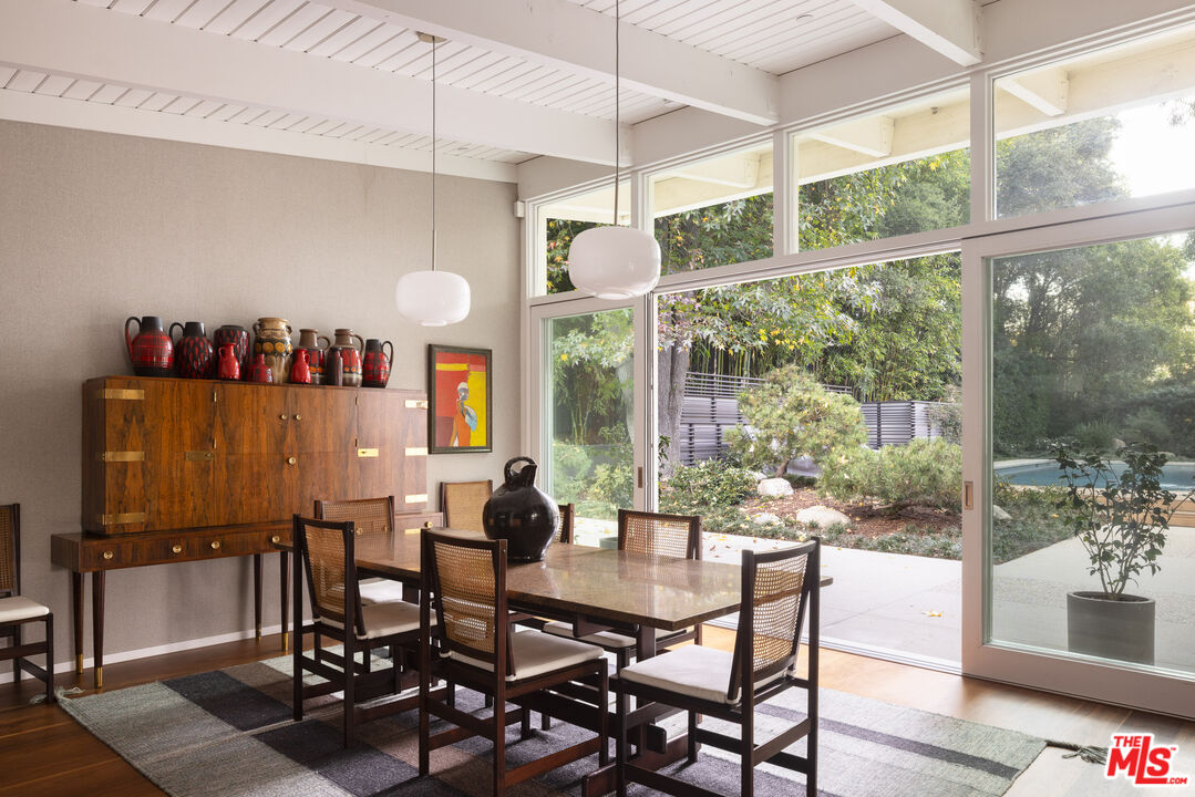 2179 Mandeville Canyon Rd