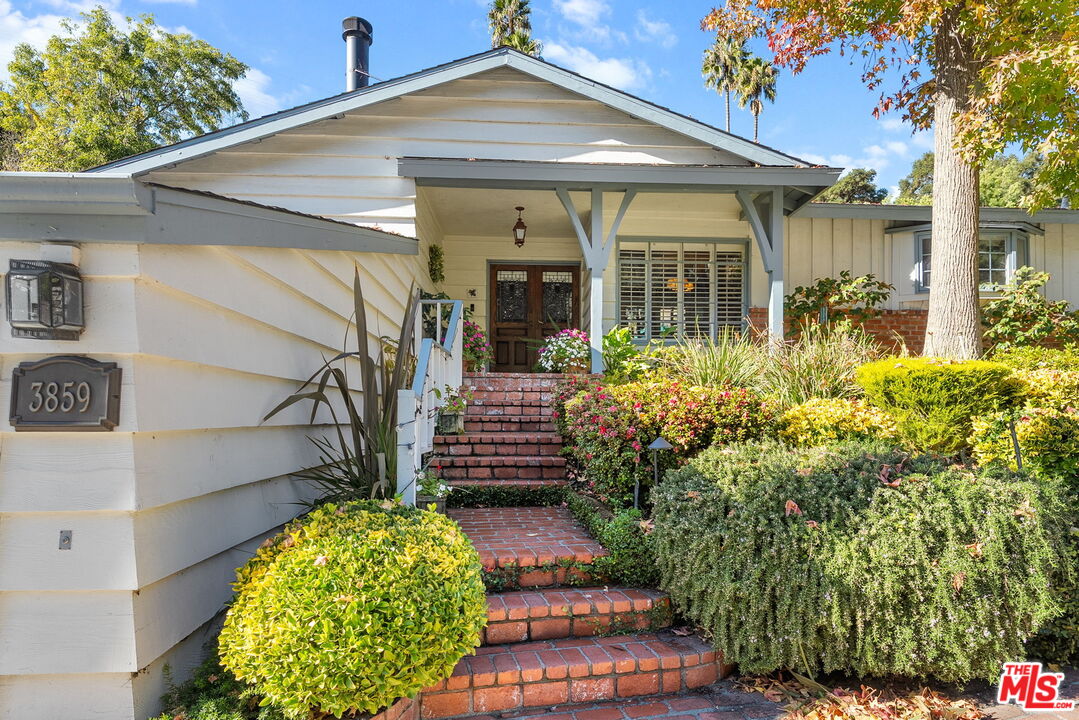 3859 Mandeville Canyon Rd