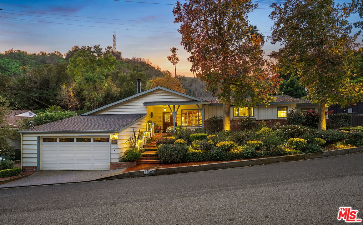 3859 Mandeville Canyon Rd