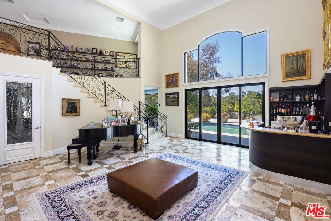 13355 Mulholland Dr