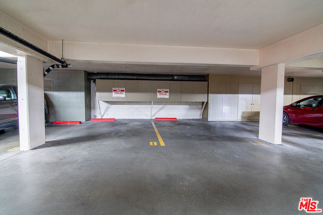 1134 Alta Loma Rd Unit: 106