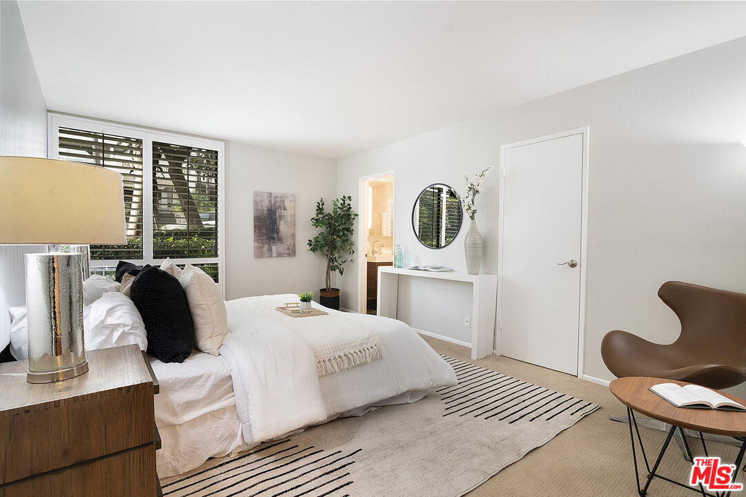 1134 Alta Loma Rd Unit: 106