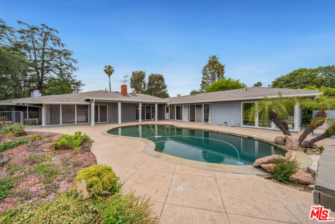 15901 High Knoll Rd