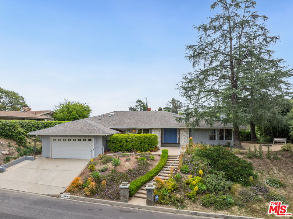 15901 High Knoll Rd